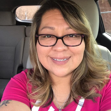 Cheryl Thinn, 40, EMS Technician at Tuba City Regional Health Care in Tuba City, Arizona died from  #COVID19 within days of her sister Corinna. h/t:  @CTZebra  https://navajotimes.com/reznews/former-police-officer-falls-to-covid-19/
