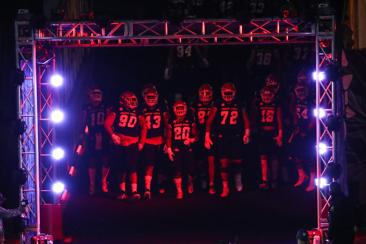 FresnoStateFB's tweet photo. The 2021 season is on the clock. 

229 days until we’re back at Bulldog Stadium. ⏳

#GoDogs | #PrideOfTheValley https://t.co/Id1dgoZsAK