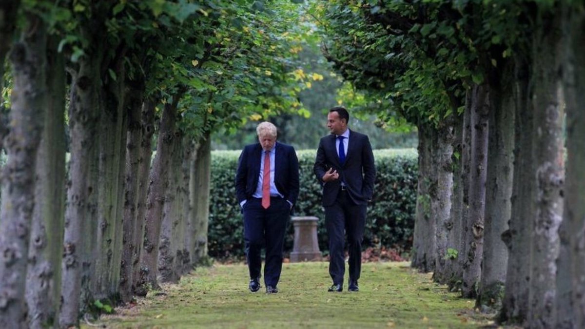 10/10/2019 - Boris & Leo decide it’s good to walk while they talk After 3 hours chatting they release a statement saying "they agreed they could see a pathway to a possible deal"/263