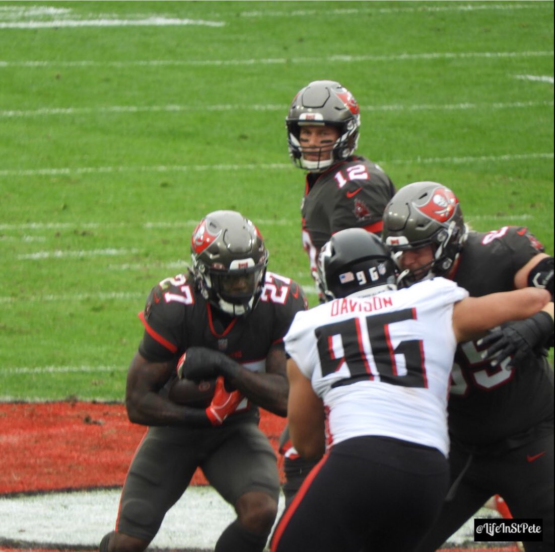 LifeInStPete's tweet photo. @rojo on the move!! 🏇He had a great day!!
#ATLvsTB #GoBucs @nfl 🏈
@nikonusa #B700 #Nikon 📷 #TimingTheShot #RoJo #TomBrady #BucsWin #OurTeam #OurHouse #PlayoffBound 🏆
#NFL #Bucs #KreweMember #BucsFanForLife ❤️🖤
#BucsNation #RaiseTheFlags 🏴☠️ https://t.co/kxSLPBJngs