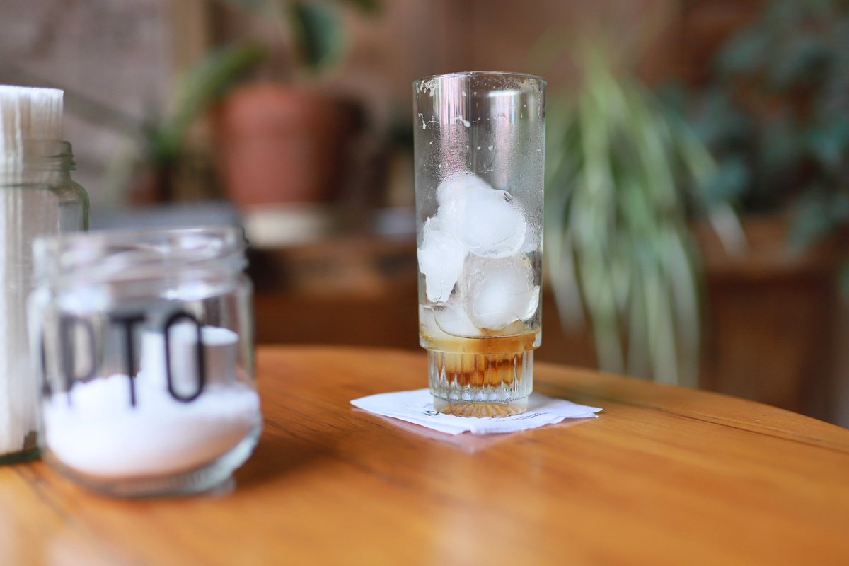 Siguiendo las pistas sobre la cuna del #FernetConCoca hoy llegamos a Apartamento Bar, en Barrio Güemes (CBA) y deliberamos con Roberto Colmenarejo y <a href="/SebaGullo/">Seba Gullo</a> sobre los posibles orígenes.

Pronto los resultados.