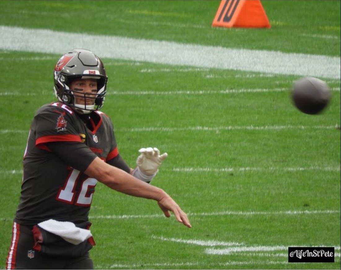 LifeInStPete's tweet photo. Photos from yesterday’s @buccaneers win over @AtlantaFalcons
@TomBrady looking intense in the 1st two. Hate that he got #Sacked but kinda happy I got that shot #ATLvsTB #GoBucs #TimingTheShot #BucsWin #PlayoffBound 🏆 #NFL #Bucs #KreweMember #BucsNation #RaiseTheFlags 🏴☠️ https://t.co/vaWKqz6oK8