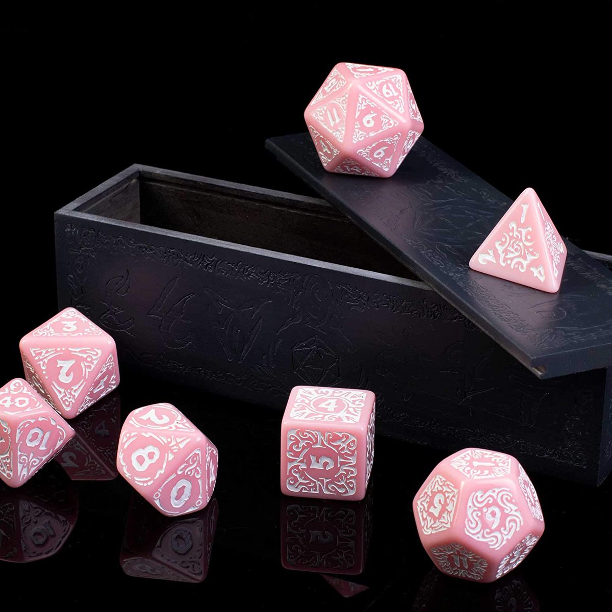 I think it's time for a #dnd/#ttrpg giveaway!

@UO_Keith bought me set of these Titan dice and I think they're incredibly rad. And very big, which fits the body and/or attitude of all characters I play. 

Giveaway runs until 1/18, 3 lucky so-and-sos will win! Rules are below. 👇