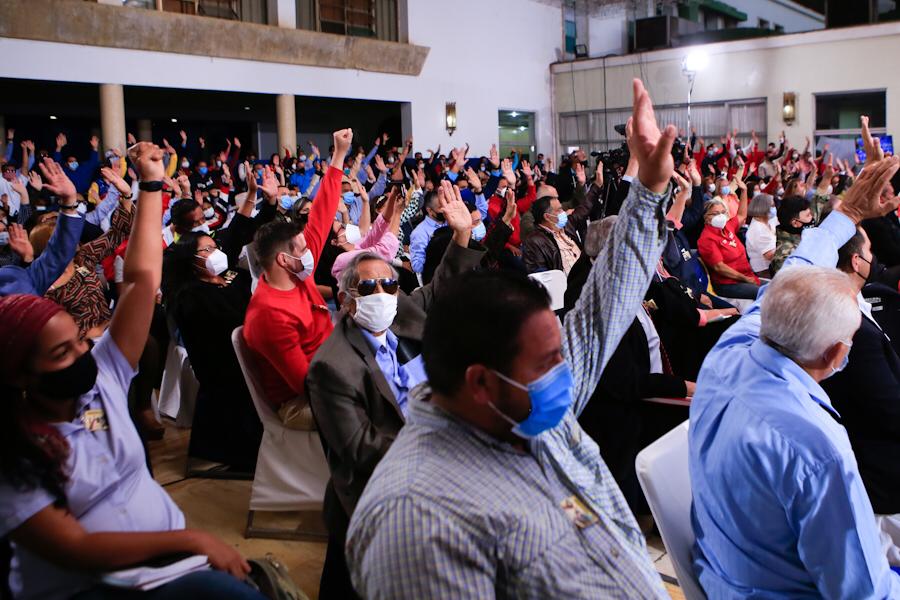 Dip. electo <a href="/dcabellor/">Diosdado Cabello R</a> anuncia que serán postulados para la Directiva de la nueva AN los siguientes parlamentarios:

Presidente: Jorge Rodríguez
Primera vicepdta: Iris Varela
Segundo vicepdte: Didalco Bolívar
Secretaria: Rosalba Gil
Sub Secretaria: Inti Hinojosa

#LaEraRebelde