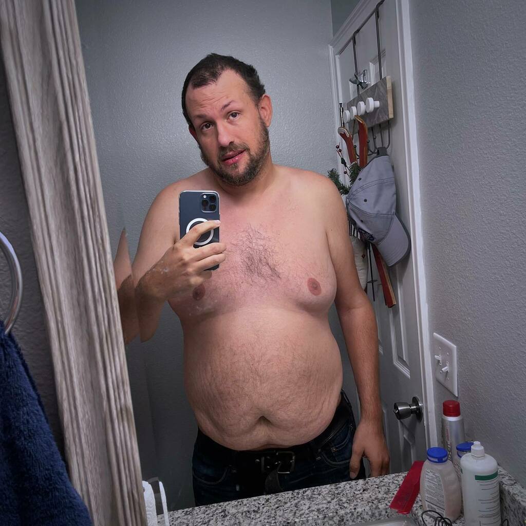SirZac's tweet photo. I cheated a lot during the two holiday weeks but I’m still 3 lbs lost. Over 5% body weight gone #weightloss #weightday https://t.co/1ELsHTp8IS https://t.co/GBY8rRnE8T