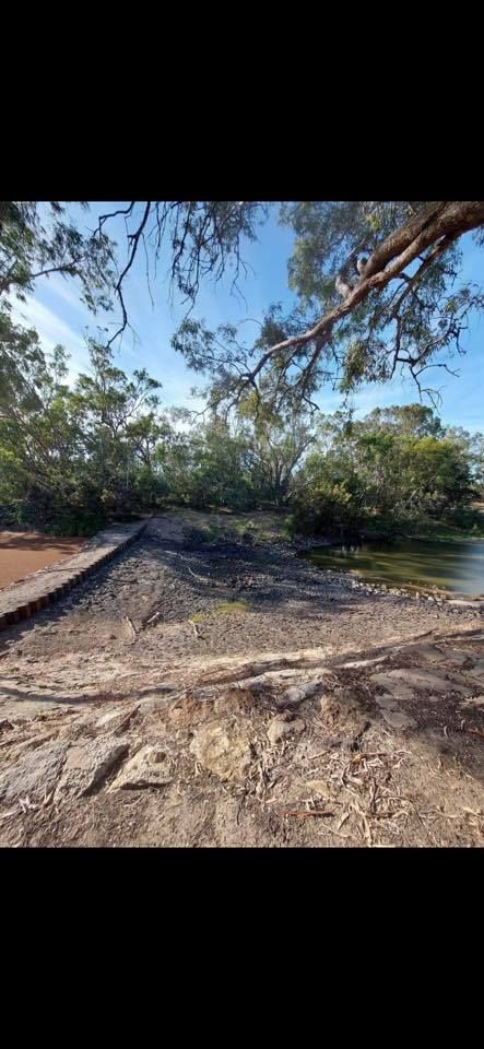 watershedallyAU's tweet photo. #murraydarling #baawan #barwon #SaveOurDarling #Baaka
Barwon River @ "the 1 Ton Post the Twenty-Ninth Parallel. On the Border Map it's where the crooked meets the straight.. three miles downstream of Mungindi Weir.." - R. Forster. Photo app. 10/Dec/20 R.F. https://t.co/sDWPufzFan https://t.co/gqIuyS7sNs