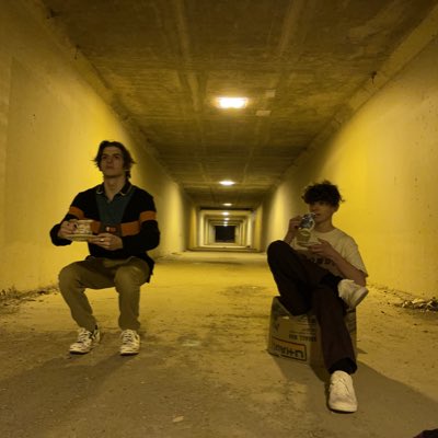 Ring Finger No Pinky tweet media