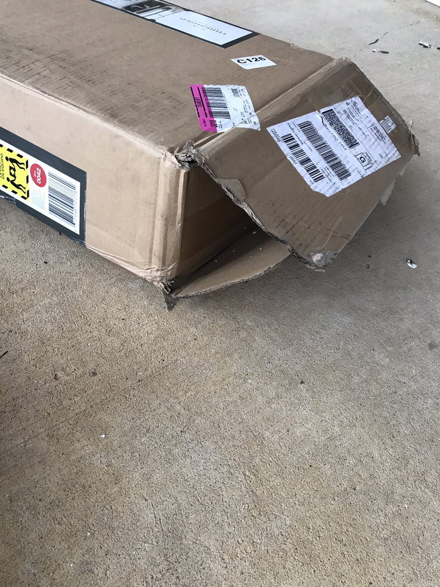 costo78's tweet photo. @FedEx you suck! I ordered from @Target and this is what I get?? Your drivers are the worst in the industry. #upsisbetter #fedexsucks https://t.co/UiRx2uNEhw