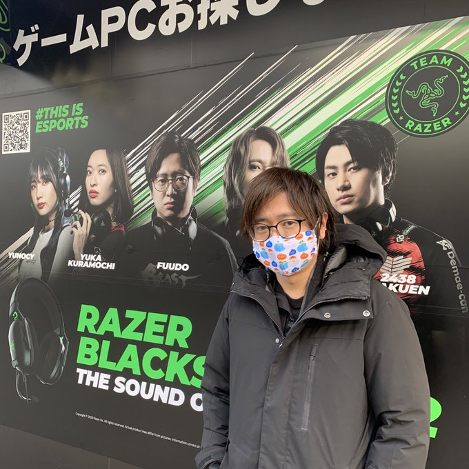 2 pic. 空いてたので初詣へ😊⛩RAZER STOREの路面ポスターもやっと見れました！皆様も秋葉原に寄ったらぜひ記念撮影してね！#razerjp https://t.co/w0alsGcA29