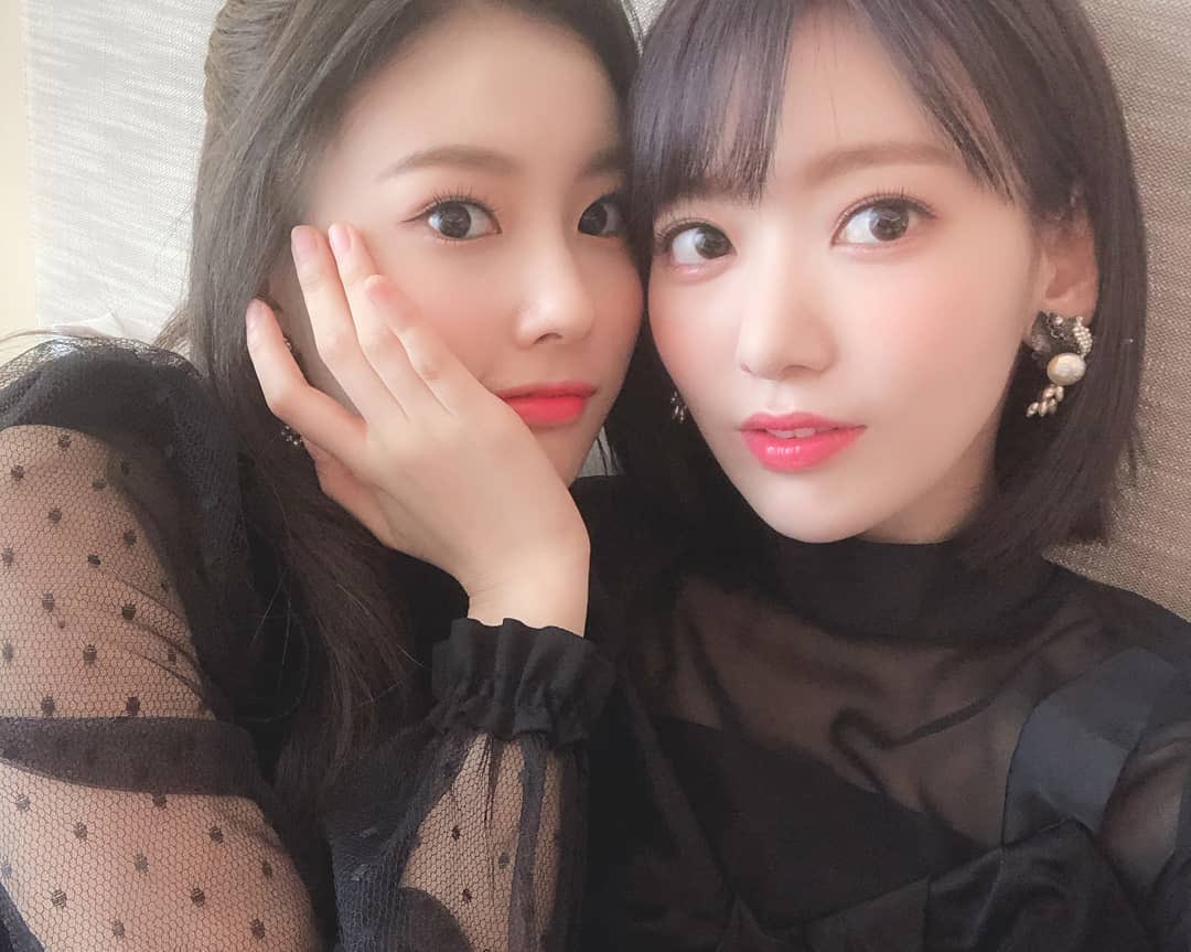 sakura & hyewon being two pretty best friends— a thread; @official_izone