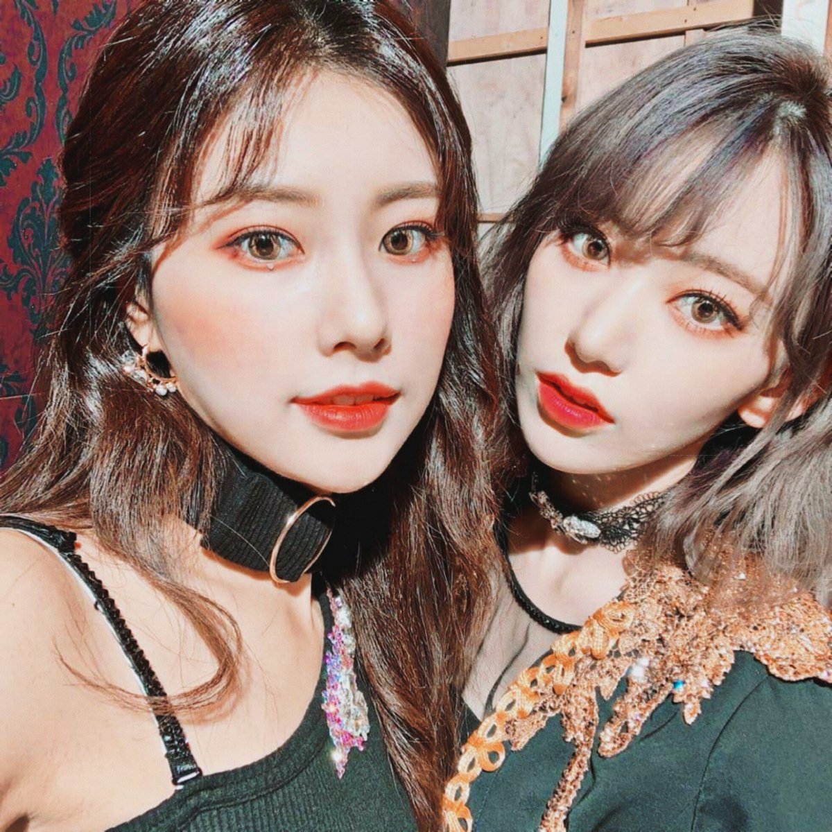 sakura & hyewon being two pretty best friends— a thread; @official_izone