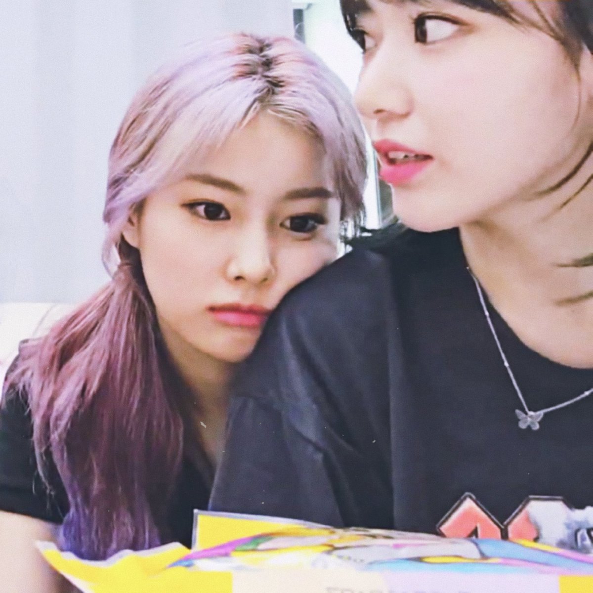 sakura & hyewon being two pretty best friends— a thread; @official_izone