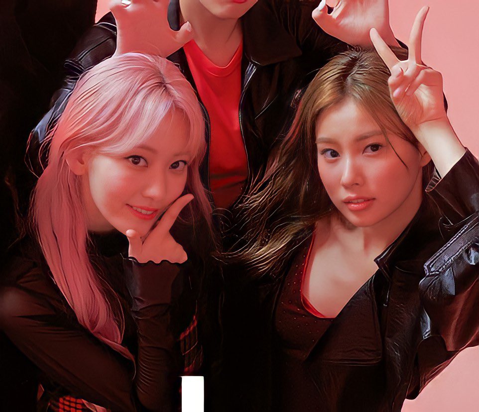 sakura & hyewon being two pretty best friends— a thread; @official_izone