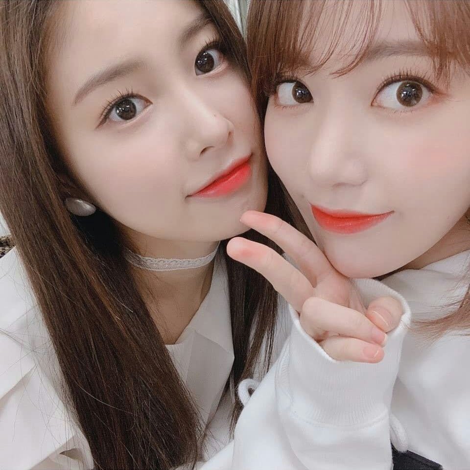 sakura & hyewon being two pretty best friends— a thread; @official_izone