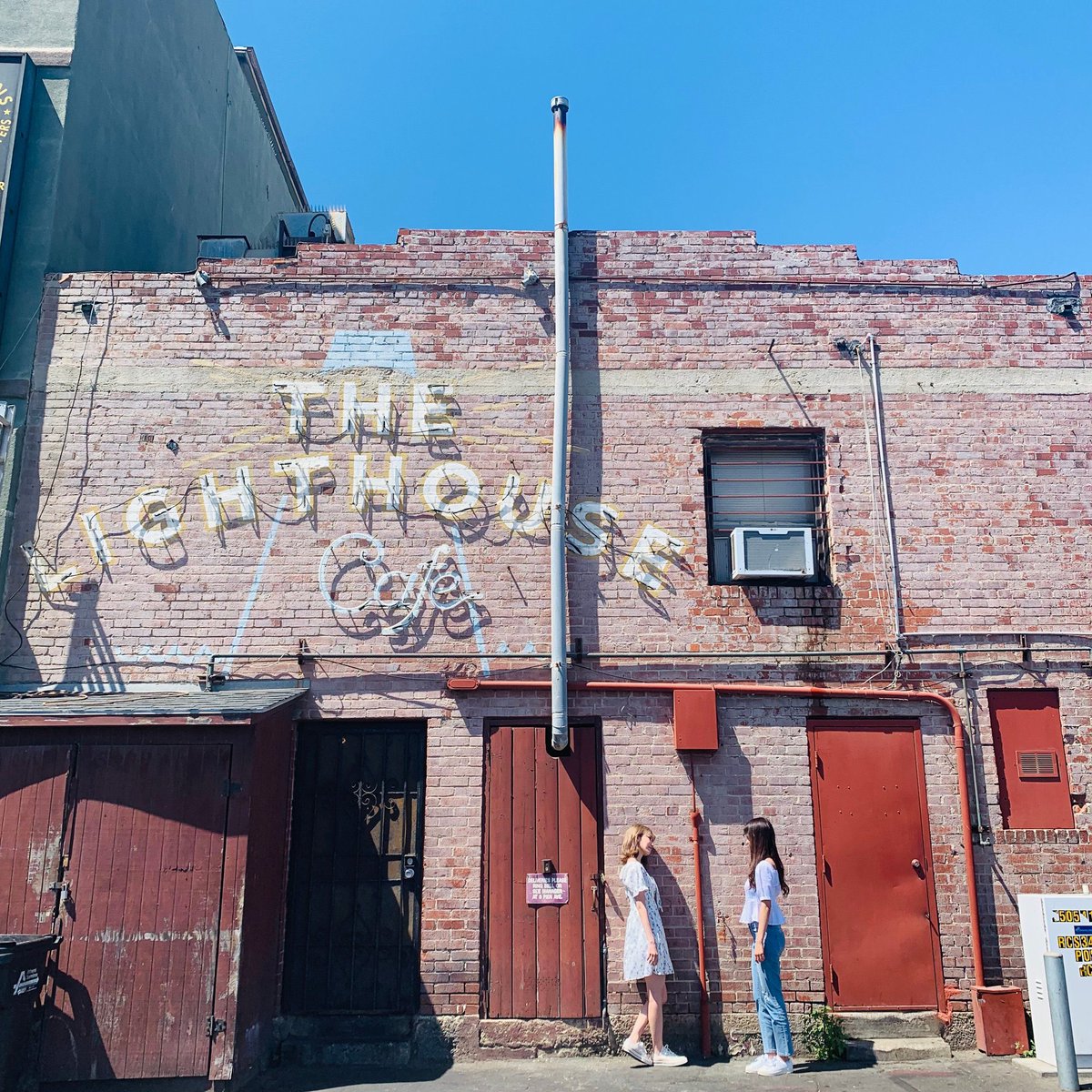 sakura & hyewon being two pretty best friends— a thread; @official_izone