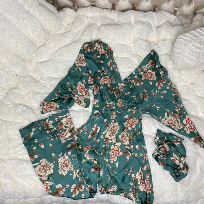 More items listed on my Poshmark✨Only $10❤️ https://t.co/U1XYBMIQUX https://t.co/gyfkuTUhYu