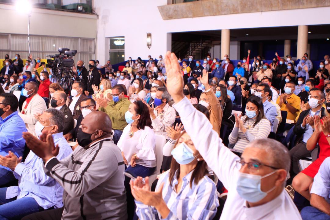 Con la fuerza de un pueblo que votó a favor de la Paz, aquí estamos las diputadas y diputados electos preparados para darle inicio a la Venezuela que soñó Bolívar y Chávez. Mañana #5Ene vamos juntos a la AN ♥️🇻🇪