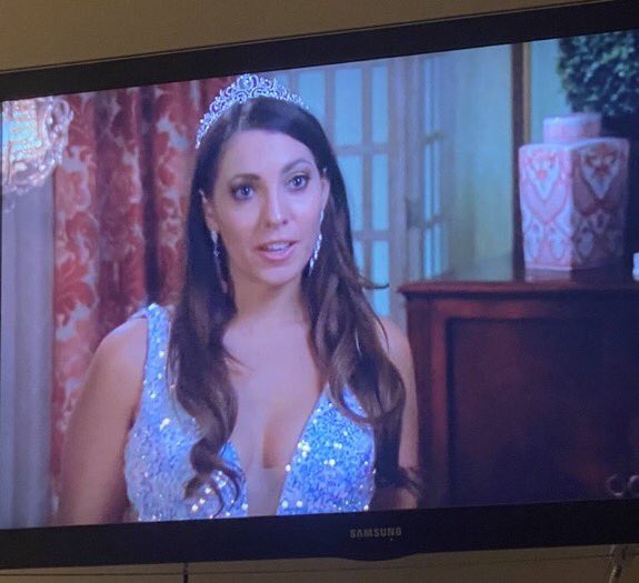 NotChrisHarris2's tweet photo. I know a two on one when I see one #TheBachelor https://t.co/GFvVIzMx6b