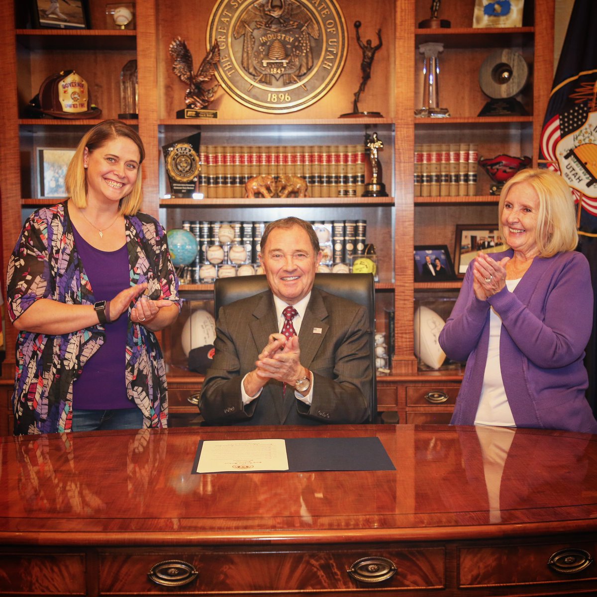 PanCANUtah's tweet image. Today as the great state of Utah starts a new chapter with a promising new governor, we’d be remiss if we didn’t say say thank you to Governor Herbert.  He’s done so much in helping us bring awareness to pancreatic cancer in Utah. Thank you sir! @GovHerbert @SpencerJCox