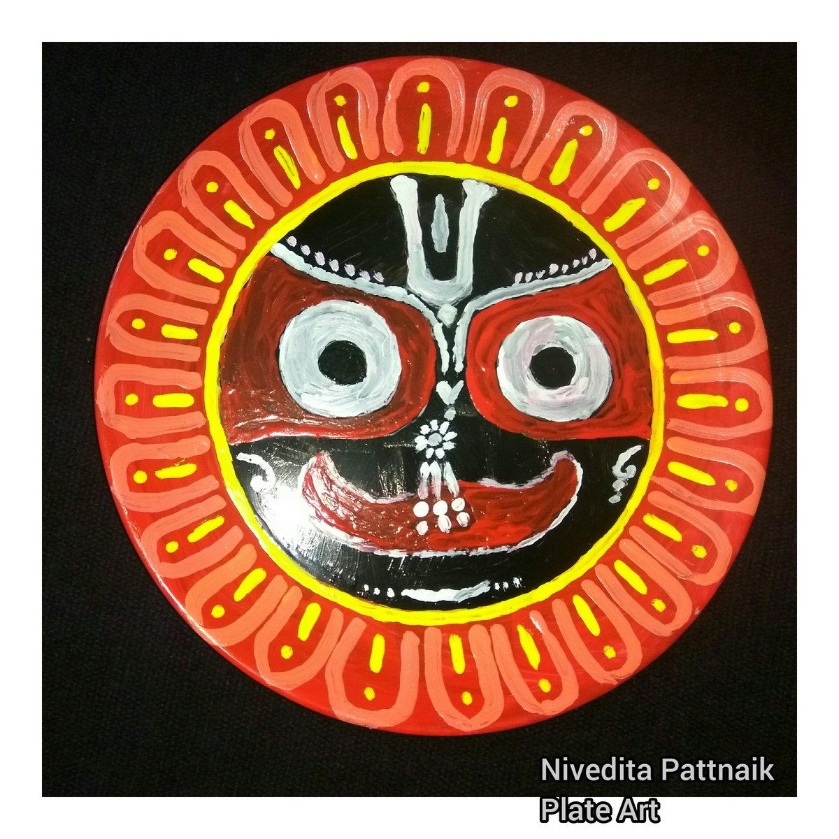 NiveditaOdisha's tweet image. Good Morning Everyone😊🙏
Jay Jagannath🙏🙏🙏
Mor prabhu nka tharu arambha karuchi plate Art😊
#platepainting #creativeart #crafttwitter #odisha #worldpainting