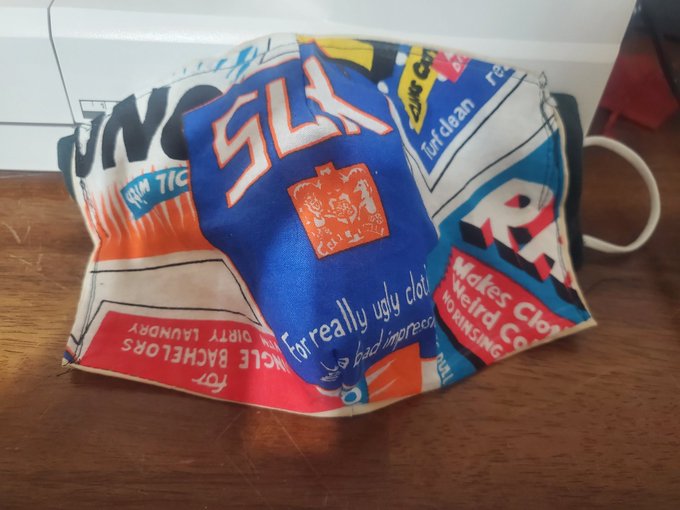 This is HUGE on me so clearly suited for a man with an extra large face and head. The mouth opening 