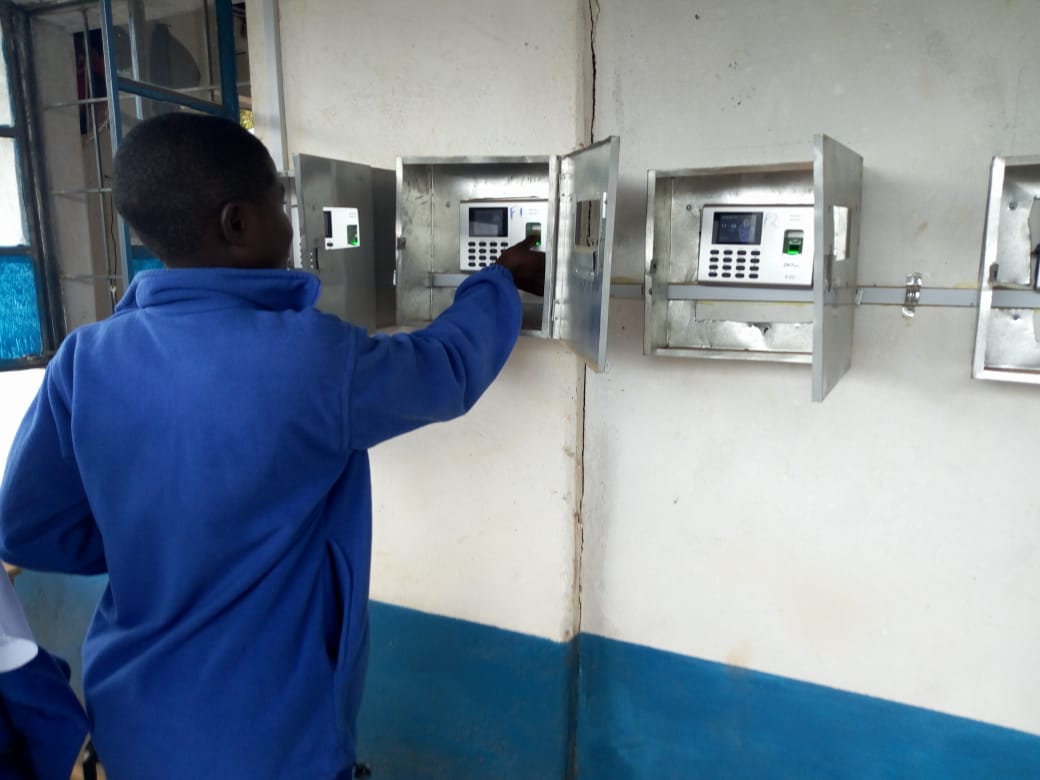 Bliss_cole's tweet image. Get the latest biometric  tech from @robisearch this enables you to monitor your employees activities 
#RobisearchKE