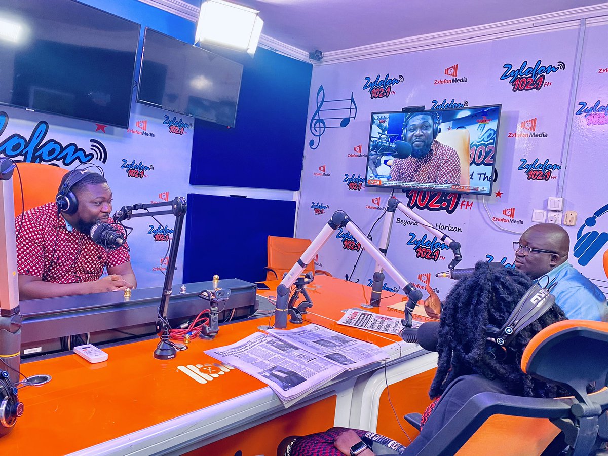 The best time for new beginnings is now! 

We’re live with #TheStateCraft on @zylofon1021fm w/ @kwesiessel_official x @ogyefopapa x @ibn__moro 

Tune In now! 

#zylofon1021fm 
#zylofonmedia