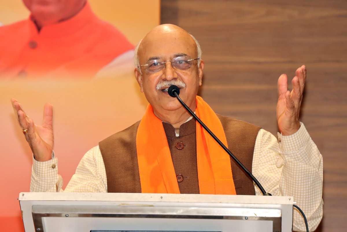 BJP4Gujarat's tweet photo. આજ રોજ પ્રદેશ કાર્યાલય "શ્રી કમલમ્" ખાતે પ્રદેશ અધ્યક્ષ શ્રી @CRPaatil જી ની અધ્યક્ષતામાં તેમજ પ્રદેશ સંગઠન મહામંત્રી શ્રી @bhikhubhaidbjp ની વિશેષ ઉપસ્થિતિમાં પ્રદેશ મીડિયા સેલની બેઠક યોજાઈ. (1/2) https://t.co/XnNc6mIZ0P