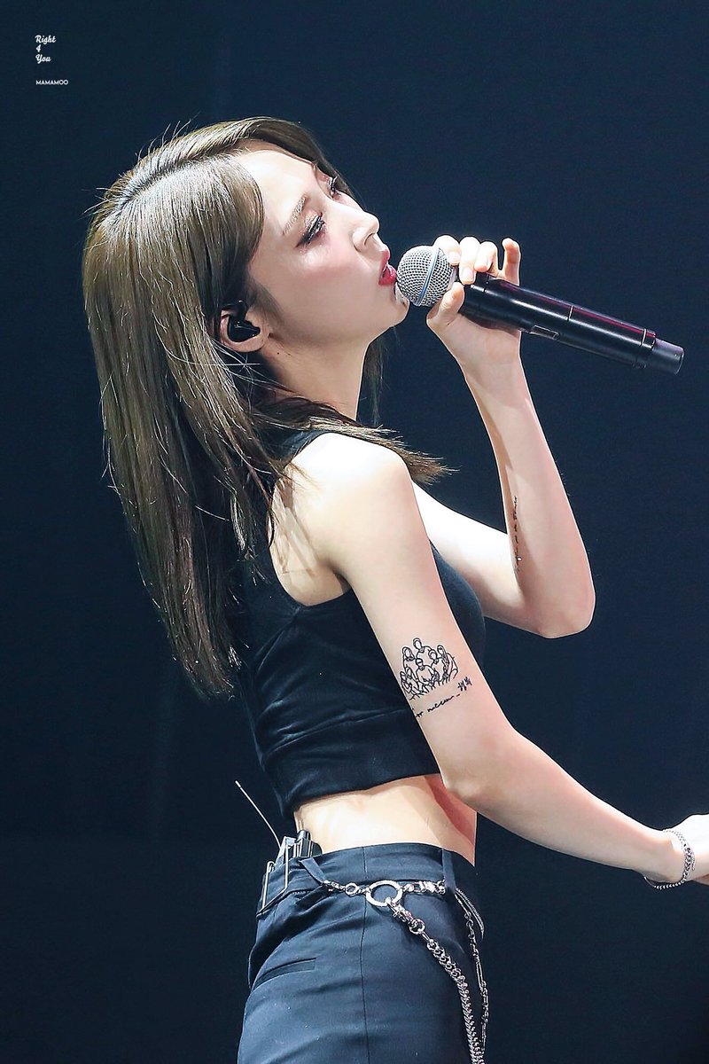 sleeveless moonbyul — a thread 