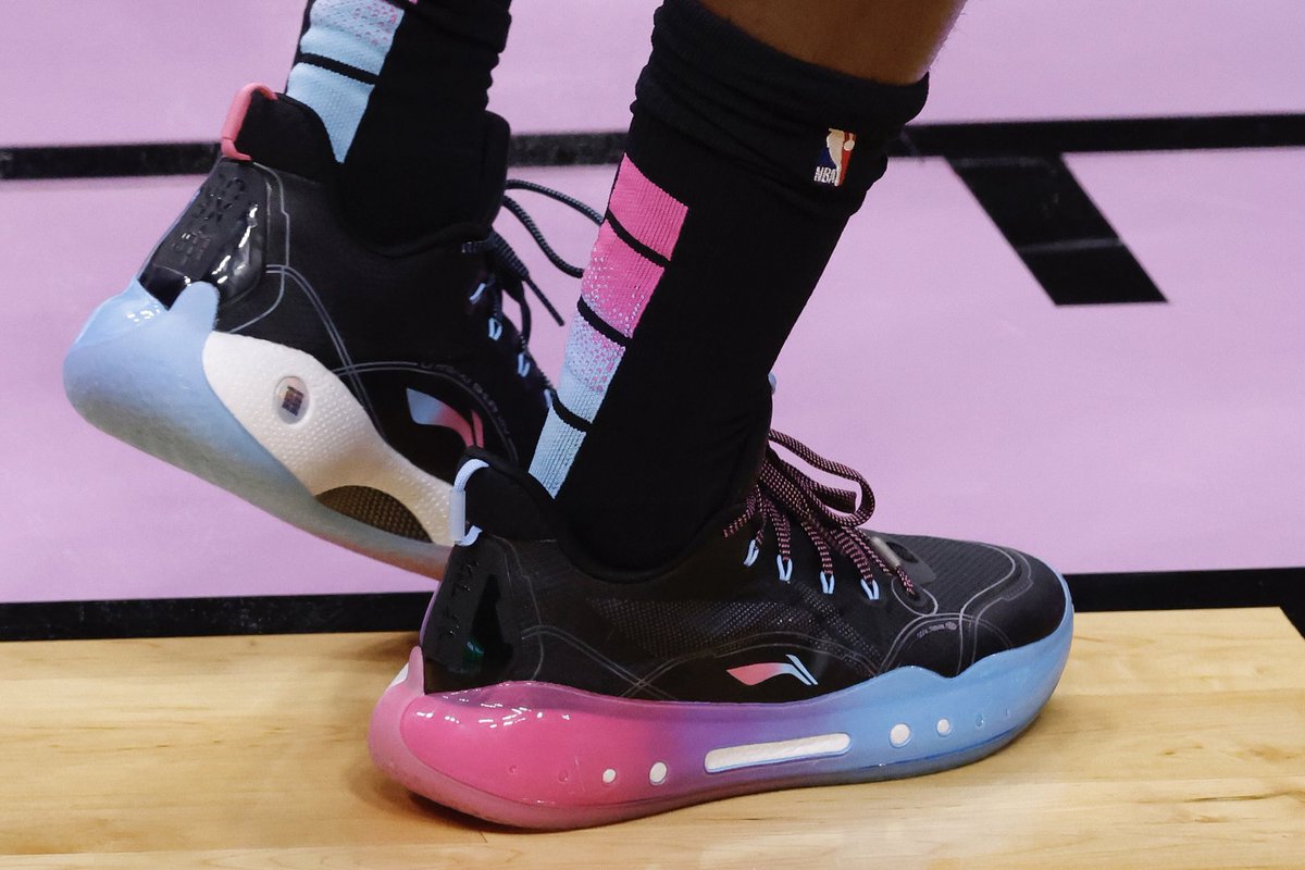 春新作の リーニン Yu shuai 15 low jimmybutler ジミーバトラー