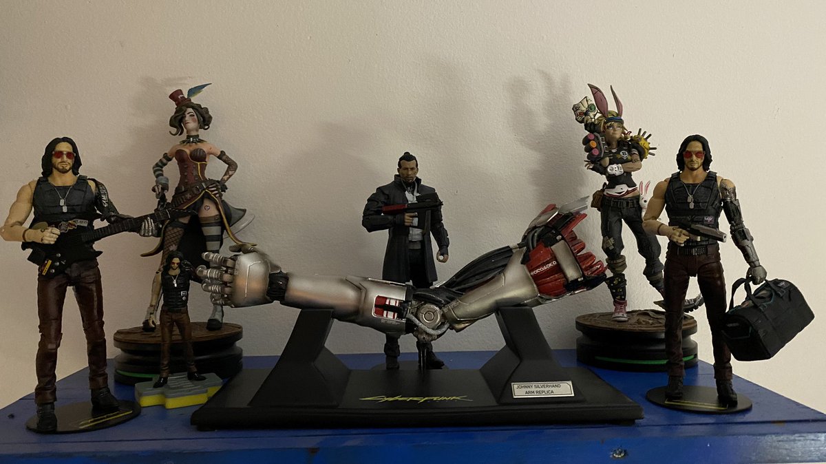 AdventDawn's tweet photo. @CDPROJEKTRED @CyberpunkGame #cyberpunk2077 #CDProjektRed Love this game so much unfortunately the only Johnny Silverhand arm I could find had a small broken piece but was still well worth it!!! This game is one of a kind and I can’t stop playing it thank you!!! https://t.co/7b2hdaNAkX