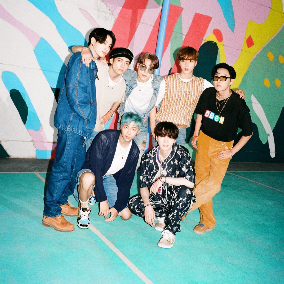 TDCMBTS's tweet image. [INFO]
Music Bank thông báo, #BTS_DYNAMITE GIÀNH CHIẾN THẮNG TRÊN SHOW TUẦN NÀY (không chiếu)

🧨Đây là cup thứ 29 của em Nổ, sau hơn 4 tháng ra mắt vẫn làm mưa làm gió🥳
#Dynamite29thWin🏆🎉

🌟Đồng thời, “Life Goes On” cũng đứng vị trí thứ 2 🎉

#BTS #방탄소년단