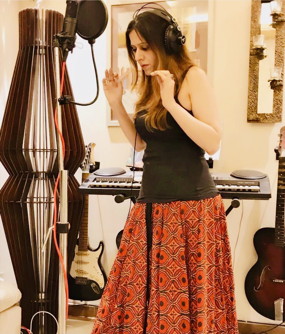 kshipramalhotra's tweet photo. When you do things , what you are born to do #singerwritercomposer #at your best#goals of my soul#soul #soulconnect #soulconnection#singer #singerwriter #artist #artistsoninstagram #singerlife #songs #recordingartist #recordingsession #recordingmusic #musikfactory #2021 https://t.co/z1M5NtySmm