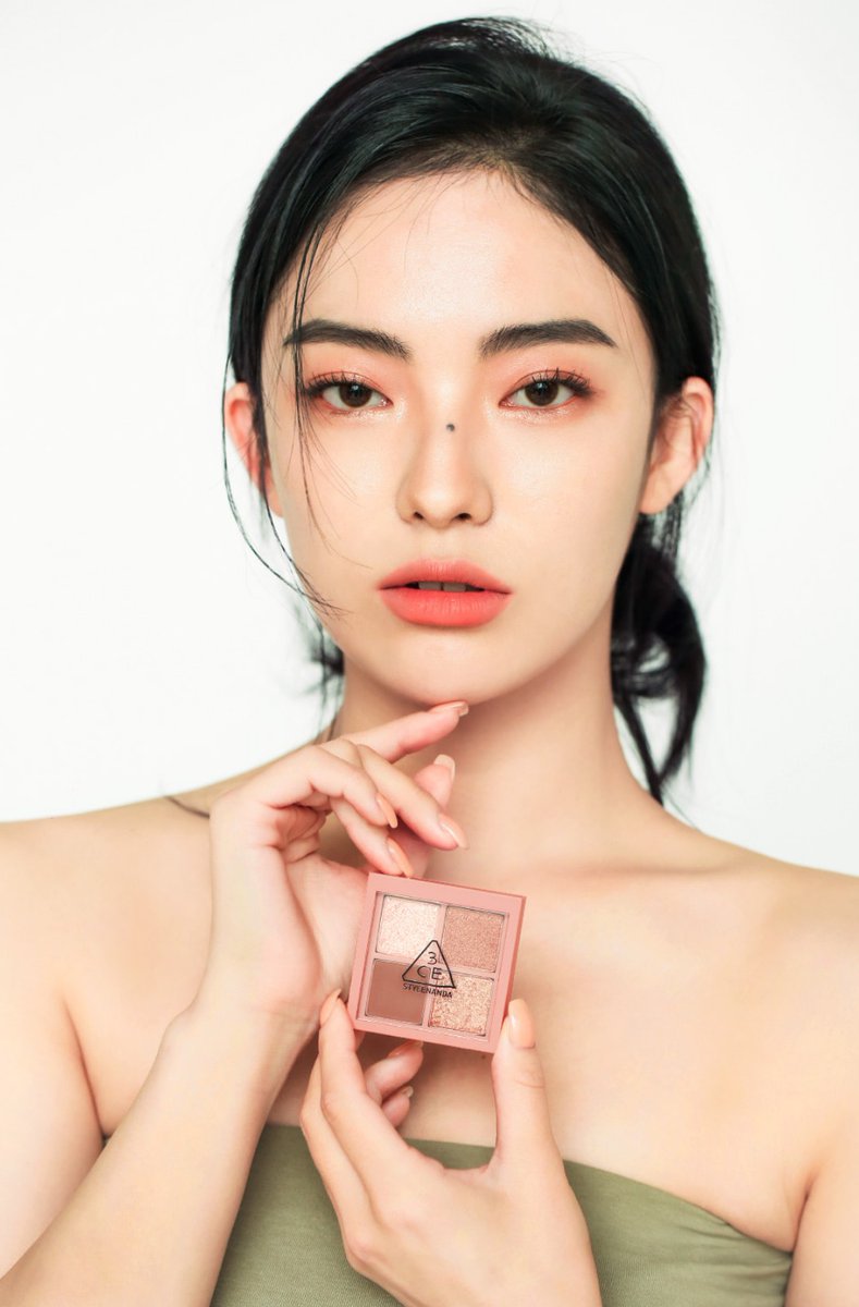 3ce_official_jp's tweet photo. /
3CE MINI MULTI EYE COLOR PALETTE
#SECONDPAIR
\
自由自在にロマンティックな目元を演出するフェミニンピンク💓
▶https://t.co/RIyIekPbeH https://t.co/PaFpWRYNiZ