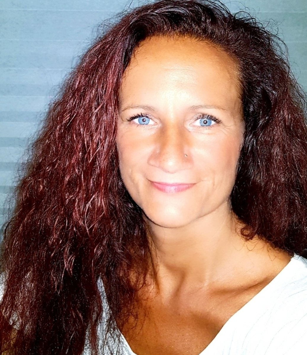 Ich wünsche ALLEN - dessen Familien, Freunde &amp; Bekannte -,ein besseres (zur momentanen Situation), kraftvolles, erfindungsreiches, positives, schönes (man muss dass Beste draus machen) &amp; gesundes - erfolgreiches (für jeden einzelnen ganz viel Gesundheit) gutes Jahr 2021🙏🥂💝