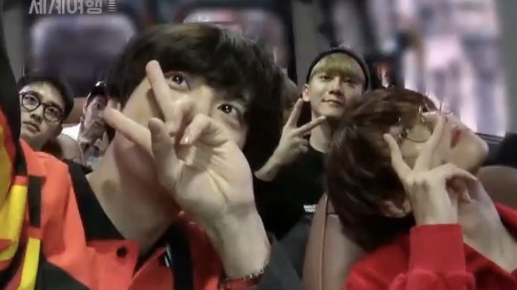 bbhbaekk's tweet photo. EXO taking pictures            There’s D.O https://t.co/0JQC9YNr2j