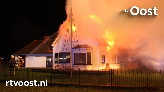 Grote brand woonboerderij Zuna. #rtvoost.