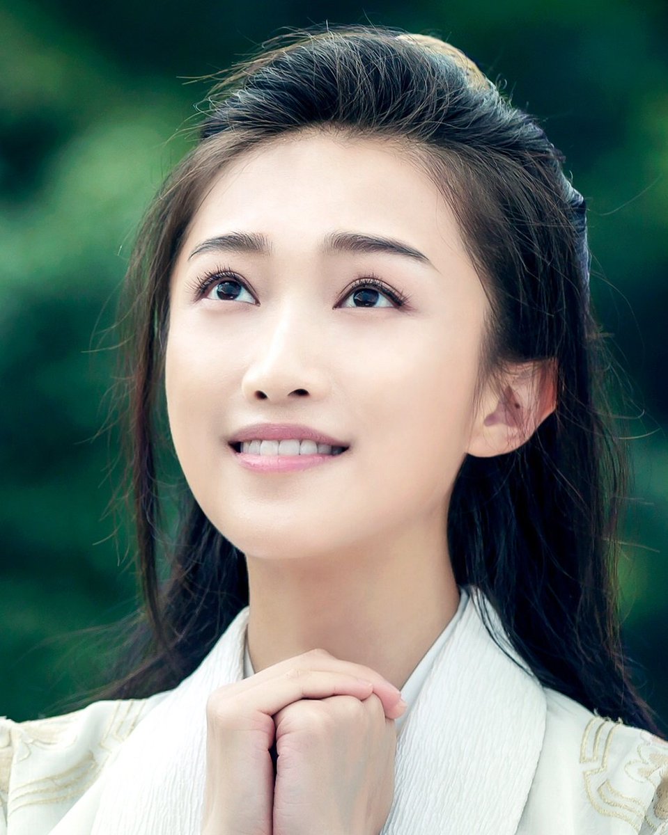 MIANMIAN: Fresh BalsamSmells like a pine tree! Fresh and calming. Actually smells like what it is supposed to smell like, unlike other combinations that end up smelling artificial or a mess. I'm so proud of her