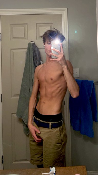 2 pic. If we had an hour alone together... what would we do? ? https://t.co/HpVNDbx0oF