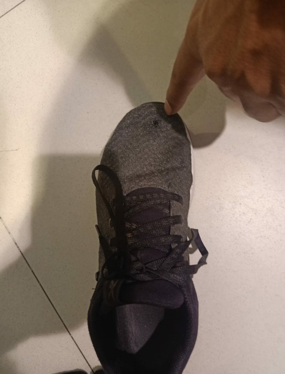 Karn_Rohyth's tweet photo. I'd bought a shoe from #Reebok shoes store from #pacificmall subhash nagar on 1st Aug 2020, but my shoe's canvas start tearing itself within 4 months from top. its look like very #cheapest quality product from #Reebok and i nvr recommend to buy #Reebok shoes to anyone. https://t.co/8GzBvg10lH
