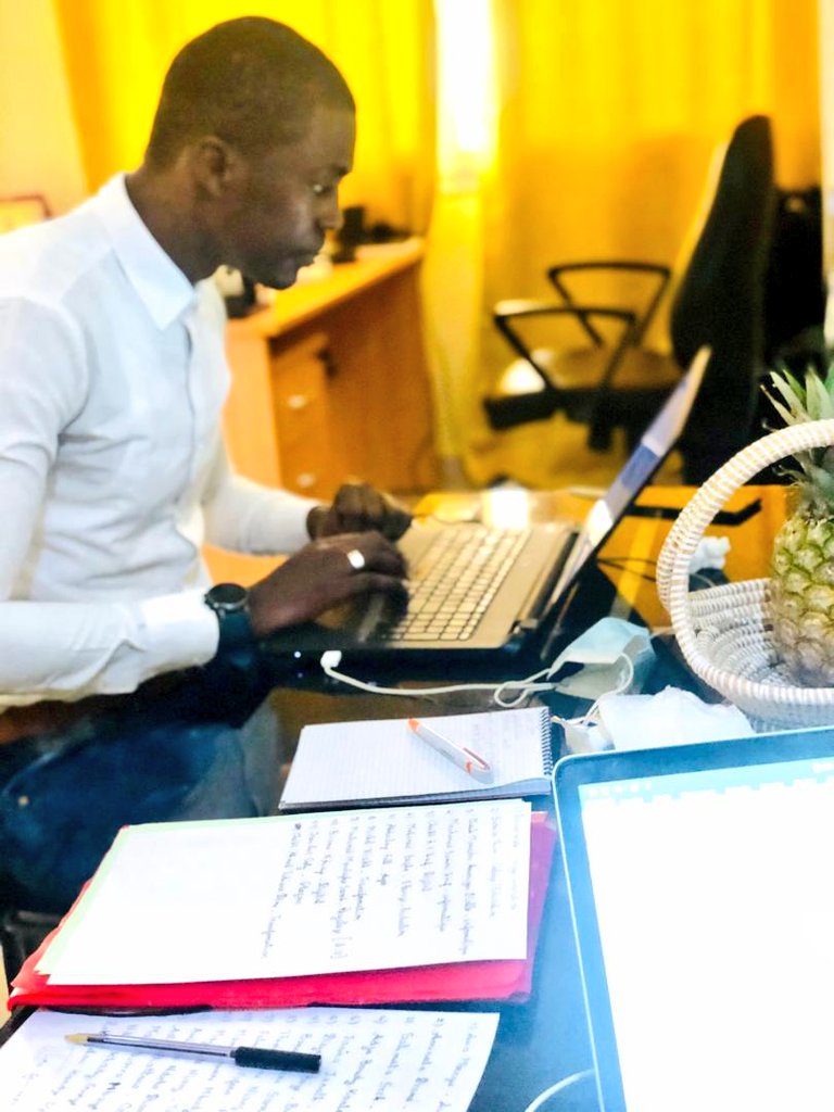 CapitalHumainCH's tweet image. Mes meilleurs vœux à vous tout-e-s. Ensemble, continuons d&apos;y croire, Ensemble, continuons à maintenir le cap, Ensemble continuons le travail. 
#Human_Africa_Challenge, #Coaching_Territorial, #CGLUA #ALGA, #Banlieue_UP #ASA, #CJS, #Partenaires_Au_Devéloppement.