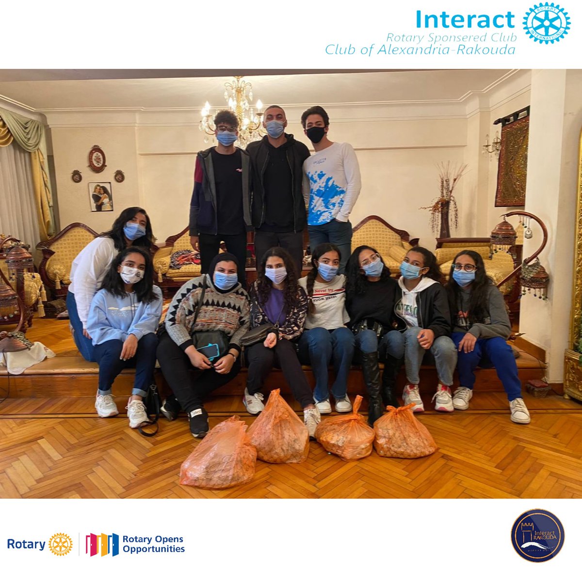 IRakouda's tweet photo. On 11/12/2020
We decided to draw some smiles💜 by distrubuting 30 breakfast meals on helpless people. We also had some fun preparing their breakfast together to ensure good food quality and cleanliness.
“Part of being a person is about helping others”
 Regis Murayi✨ https://t.co/4mUCaDKRLK