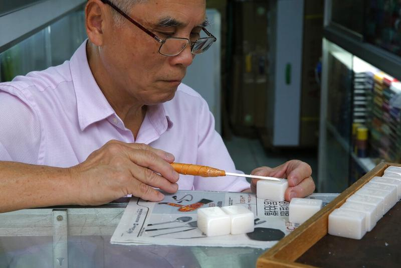handcrafted mahjong tiles are still made today but are a dying craft because of competitive prices from mass manufacturing. there's no reason for this white girl shit to exist. if you want artisan tiles get ACTUAL ARTISAN TILES! (look up handcrafted mahjong tiles in hk for vid)