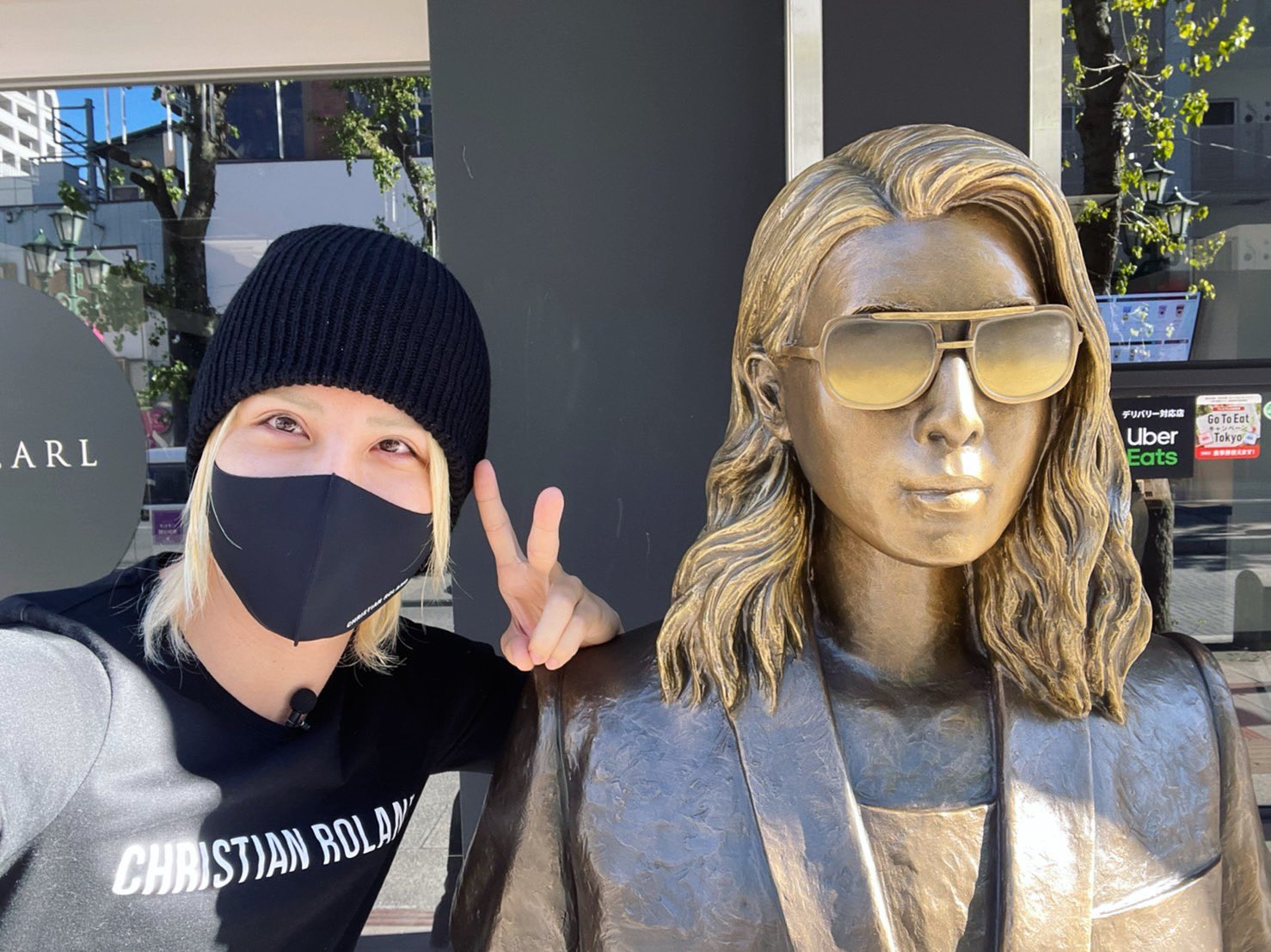 Roland Museum The Pearl あけましておめでとうございます 昨年は大変な状況の中 Roland Museum The Pearlをご愛顧いただきありがとうございました 本年もどうぞよろしくお願いします 新年一発目はローランド社長と銅像の奇跡の2ショットをお届けし