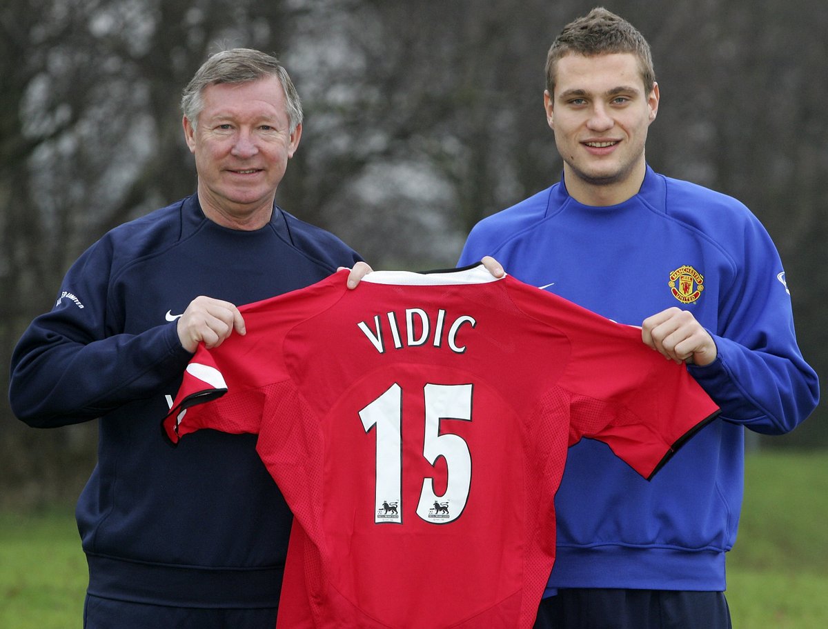 ChampionsLeague's tweet photo. 🔴 #OTD in 2006, Manchester United signed Nemanja Vidić. The rest is history 🏆

#UCL https://t.co/CSWWzs5lUY