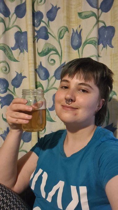 This passionfruit tea looks like piss https://t.co/7mgoayz9PI