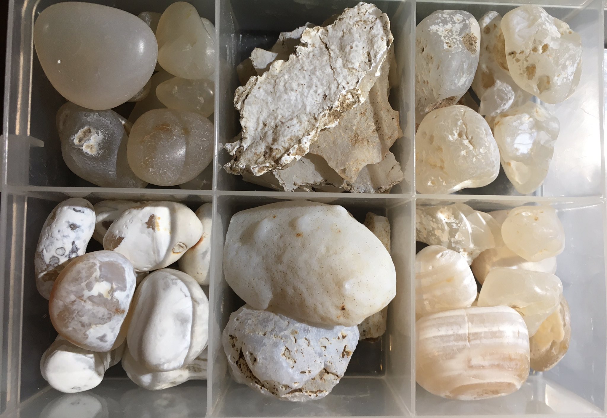 北海道 美笛 千歳鉱山産 メノウ 瑪瑙 玉髄 石英 仏頭 クラスター 北海道 美笛 千歳鉱山産 メノウ 瑪瑙 玉髄 石英 仏頭 クラスター