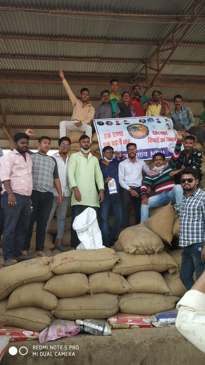 nsui's tweet image. &quot;अन्नदाताओं की लड़ाई में एक हाथ अपना भी,
दे कर एक पैली धान देवे सहयोग अपना भी&quot;

NSUI की मुहिम के तहत छत्तीसगढ़ के राजनांदगाँव जिला NSUI द्वारा मंडी में धान इक्कट्ठा कर दिल्ली में बैठे किसानों के हक लड़ाई में छत्तीसगढ़ के किसानों से सहयोग मांगा ।