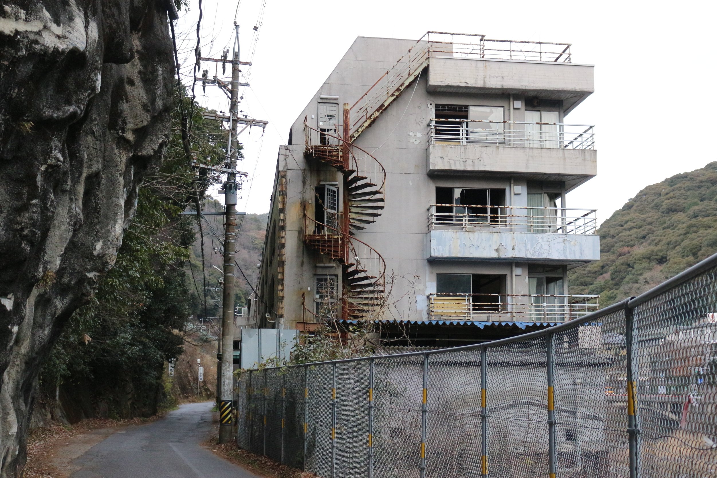 可の瑞 定光寺駅 愛岐道路からすぐの旧国際観光旅館 千歳楼 心霊スポットらしいですね 何度も見たけど 撮影したの初 春日井市 心霊スポット T Co F9xsrldtoa Twitter