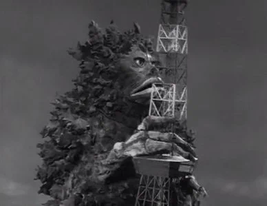 @siroumaru96 何度も東京タワーは破壊されますし 